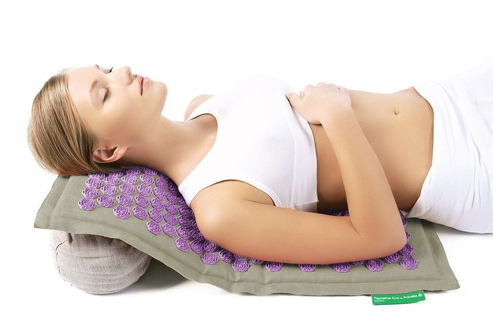 Ang dagum applicator makatabang sa pagpakig-away batok sa osteochondrosis sa cervical spine